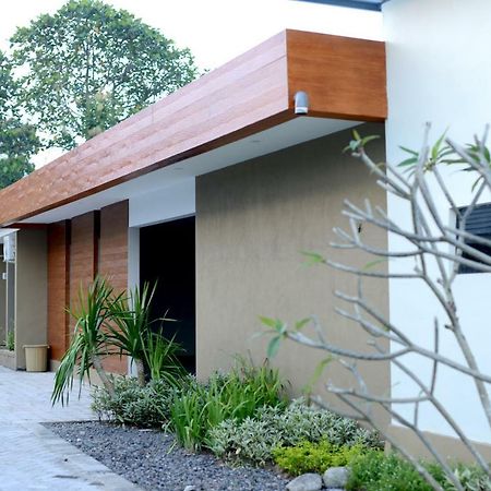 Reddoorz Syariah Plus Near Banyuwangi Airport Exterior photo