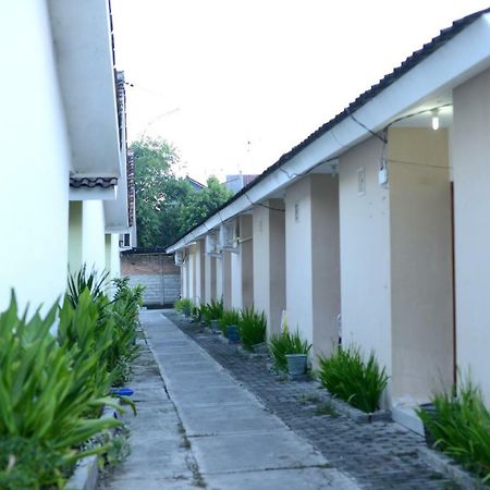 Reddoorz Syariah Plus Near Banyuwangi Airport Exterior photo