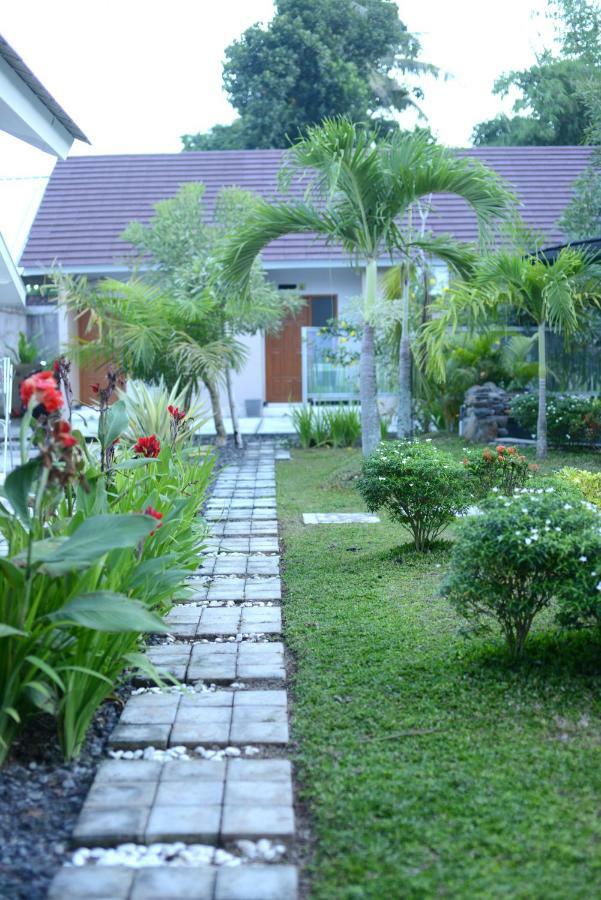 Reddoorz Syariah Plus Near Banyuwangi Airport Exterior photo