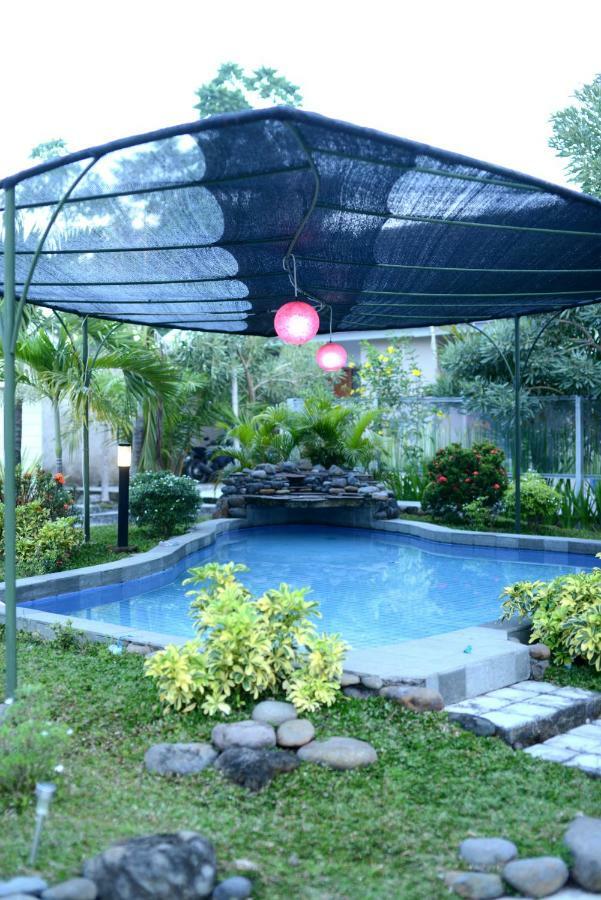 Reddoorz Syariah Plus Near Banyuwangi Airport Exterior photo