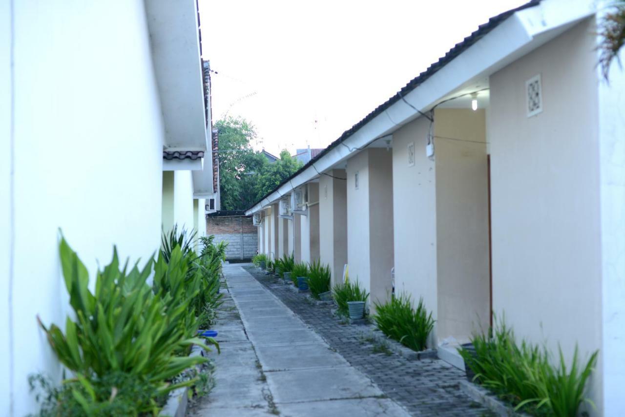 Reddoorz Syariah Plus Near Banyuwangi Airport Exterior photo