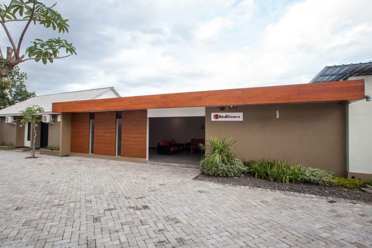 Reddoorz Syariah Plus Near Banyuwangi Airport Exterior photo